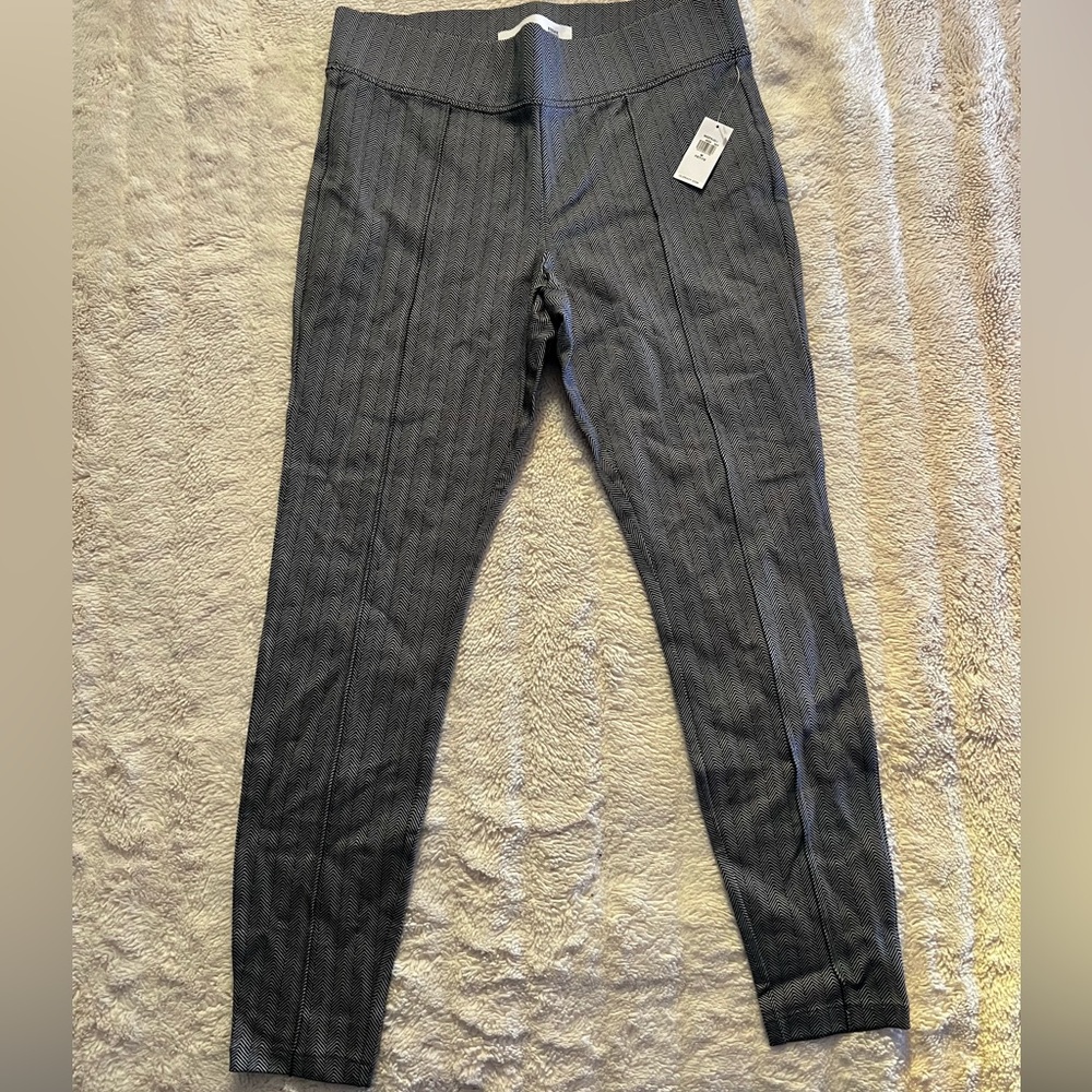Old Navy STEVIE women’s pants size M. NWT NEVER WORN!